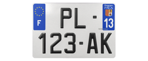 Une plaque immatriculation homologuée pour motos