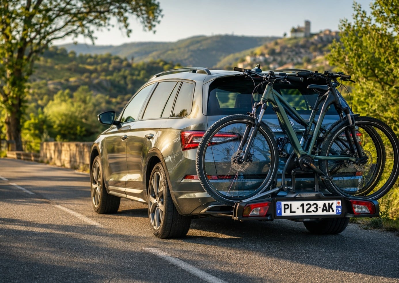 Plaque de remorque, porte-vélos, caravane : que choisir ? Plaque de remorque, porte-vélos, caravane : que choisir ?